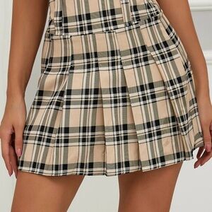 NWT SHEIN Black Tan plaid pleated Skater Mini Skirt w zip women's size Small